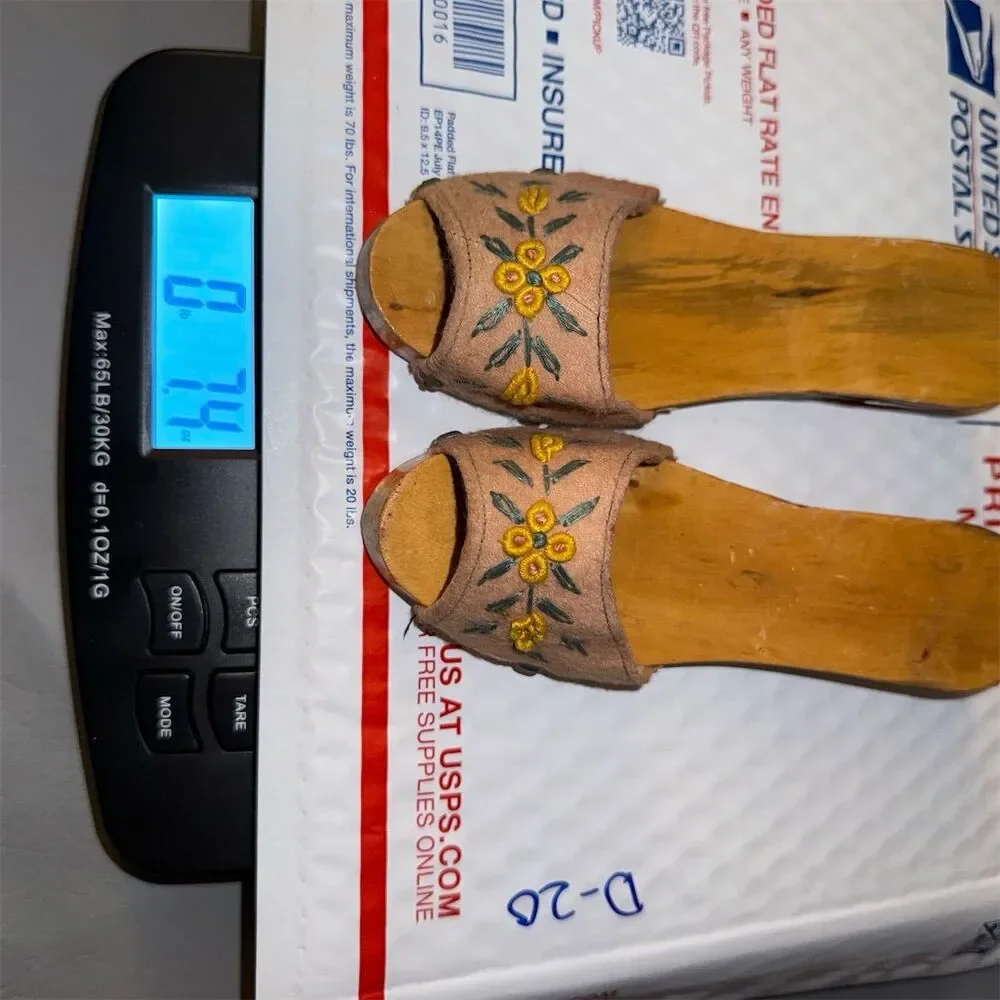 Vintage 1940s Women's Hand-Painted Wooden Wedge‎ Sandals Size 9.5